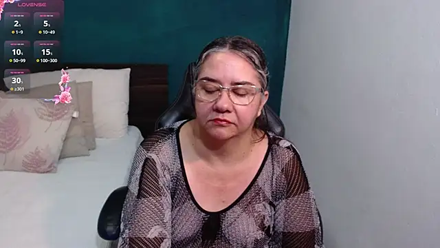 scaelettdubois online show from February 18, 1:34 am