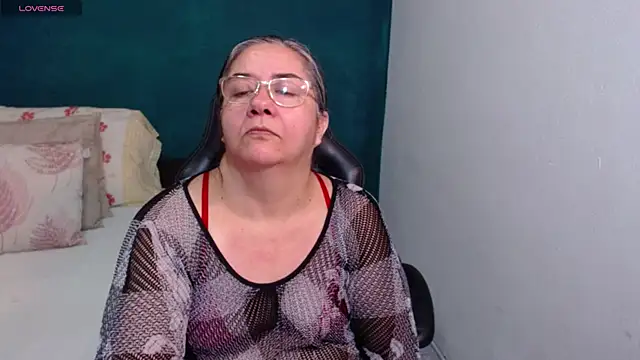 Snapshot of scaelettdubois chatting on March 30, 12:55 am scaelettdubois online show from March 30, 12:55 am