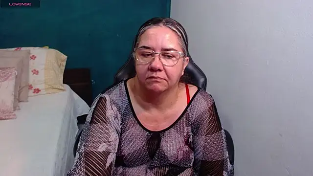 Snapshot of scaelettdubois chatting on April 5, 1:14 am scaelettdubois online show from April 5, 1:14 am