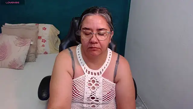 Snapshot of scaelettdubois chatting on April 6, 4:46 am scaelettdubois online show from April 6, 4:46 am