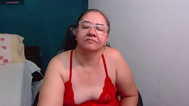 Snapshot of scaelettdubois chatting on April 10, 3:56 am scaelettdubois online show from April 10, 3:56 am