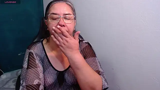Snapshot of scaelettdubois chatting on April 11, 2:05 am scaelettdubois online show from April 11, 2:05 am