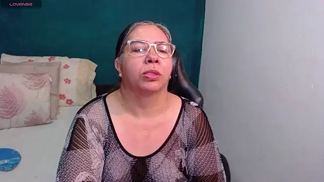 Snapshot of scaelettdubois chatting on April 18, 1:53 am scaelettdubois online show from April 18, 1:53 am