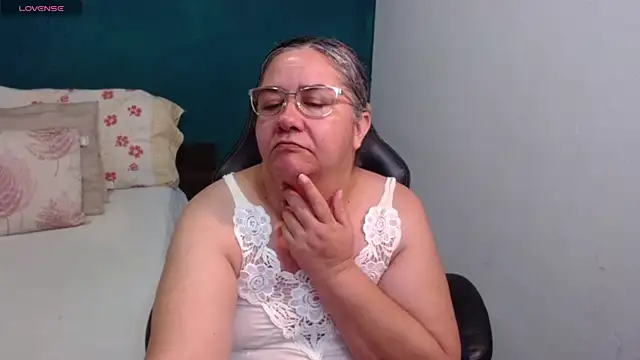 Snapshot of scaelettdubois chatting on April 30, 2:18 am scaelettdubois online show from April 30, 2:18 am