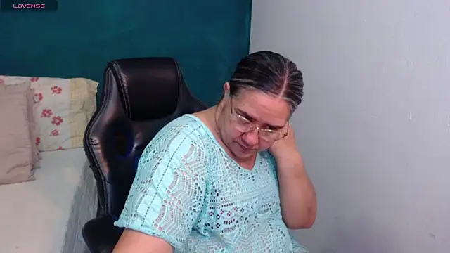 Snapshot of scaelettdubois chatting on May 7, 2:28 am scaelettdubois online show from May 7, 2:28 am