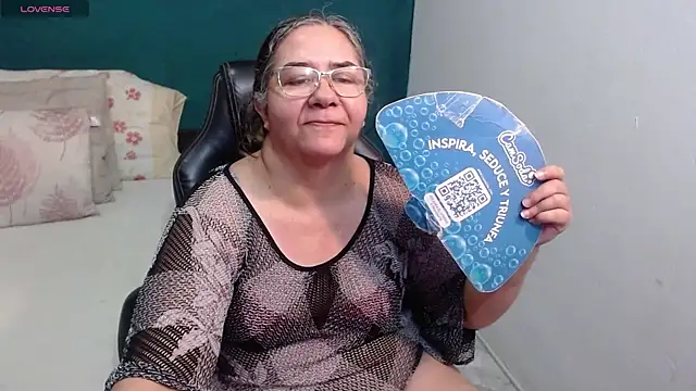 Snapshot of scaelettdubois chatting on May 9, 2:50 am scaelettdubois online show from May 9, 2:50 am