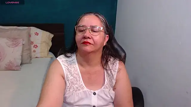 Snapshot of scaelettdubois chatting on May 12, 1:36 am scaelettdubois online show from May 12, 1:36 am