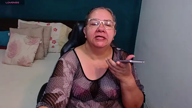 Snapshot of scaelettdubois chatting on May 20, 1:12 am scaelettdubois online show from May 20, 1:12 am