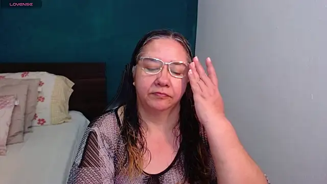 Snapshot of scaelettdubois chatting on May 26, 2:18 am scaelettdubois online show from May 26, 2:18 am