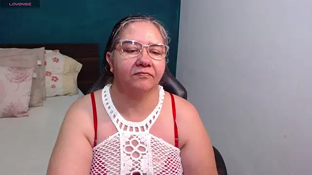 Snapshot of scaelettdubois chatting on May 29, 1:25 am scaelettdubois online show from May 29, 1:25 am