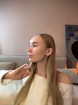 Snapshot of MariaTull chatting on November 17, 1:50 pm MariaTull online show from November 17, 1:50 pm