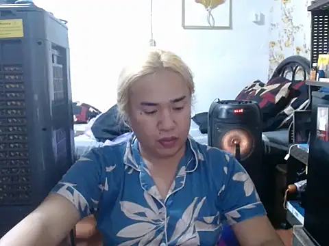 Snapshot of Bigdirtynipples chatting on October 15, 7:19 am Bigdirtynipples online show from October 15, 7:19 am