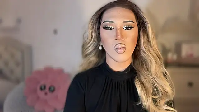 Snapshot of Ts_glamxxxx chatting on November 6, 2:12 am Ts glamxxxx online show from November 6, 2:12 am