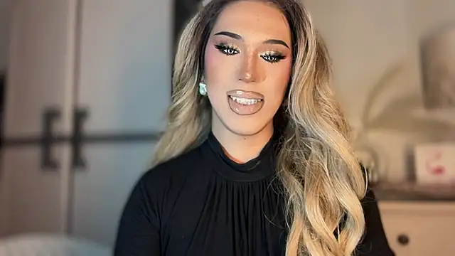 Snapshot of Ts_glamxxxx chatting on December 4, 1:26 am Ts glamxxxx online show from December 4, 1:26 am