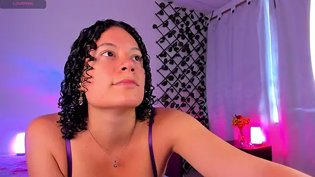 Snapshot of cailynhot chatting on June 18, 10:25 pm cailynhot online show from June 18, 10:25 pm