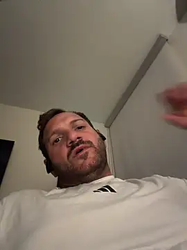 Snapshot of JonJ0 chatting on April 3, 12:58 pm JonJ0 online show from April 3, 12:58 pm