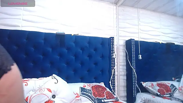 Snapshot of SalmaTits chatting on June 19, 1:48 pm SalmaTits online show from June 19, 1:48 pm