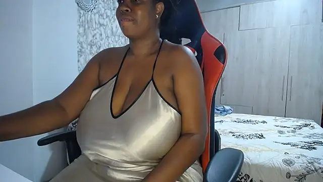 Snapshot of agatfox chatting on July 10, 4:28 am agatfox online show from July 10, 4:28 am