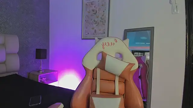 lucy neil online show from September 17, 7:04 pm