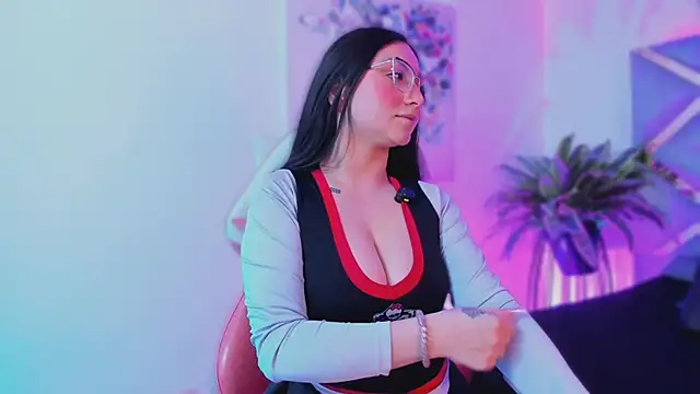 lucy neil online show from November 18, 3:34 am