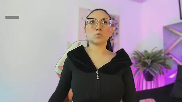 lucy neil online show from December 23, 2:31 am