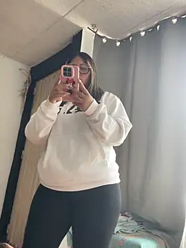 isabellaa 3 online show from April 28, 8:25 pm