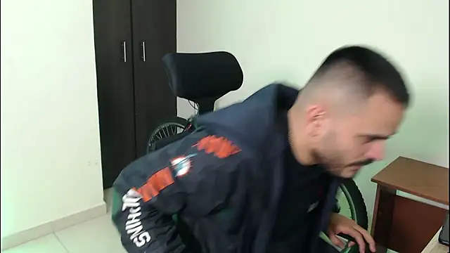 Snapshot of cowboyht chatting on November 15, 7:10 pm cowboyht online show from November 15, 7:10 pm