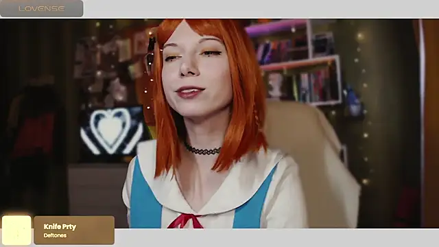 Snapshot of freya_sunny chatting on February 1, 8:39 am freya sunny online show from February 1, 8:39 am