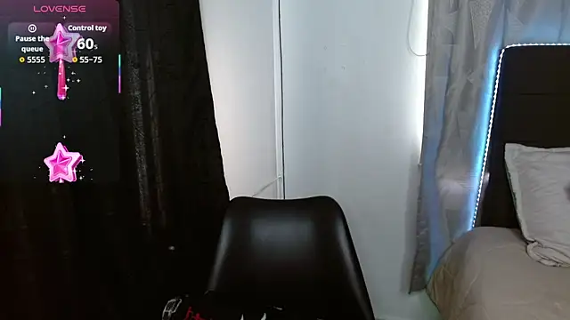 Snapshot of vaness_weet chatting on October 24, 8:16 pm vaness weet online show from October 24, 8:16 pm