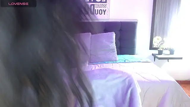 Snapshot of vaness_weet chatting on October 26, 7:53 pm vaness weet online show from October 26, 7:53 pm