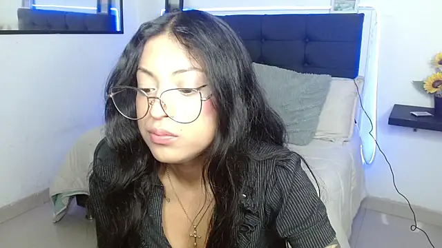 Snapshot of vaness_weet chatting on November 11, 7:25 pm vaness weet online show from November 11, 7:25 pm