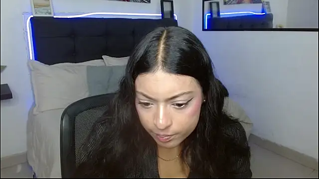 Snapshot of vaness_weet chatting on November 29, 8:12 pm vaness weet online show from November 29, 8:12 pm