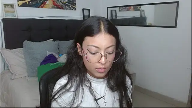 Snapshot of vaness_weet chatting on December 4, 9:12 pm vaness weet online show from December 4, 9:12 pm