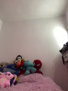 Snapshot of vaness_weet chatting on December 14, 12:21 pm vaness weet online show from December 14, 12:21 pm