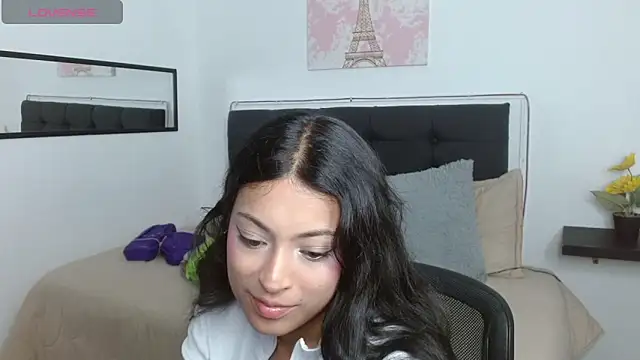 Snapshot of vaness_weet chatting on June 19, 8:56 pm vaness weet online show from June 19, 8:56 pm