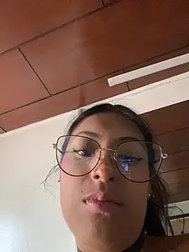 Snapshot of vaness_weet chatting on June 25, 8:24 pm vaness weet online show from June 25, 8:24 pm