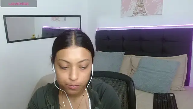 Snapshot of vaness_weet chatting on July 16, 6:58 pm vaness weet online show from July 16, 6:58 pm