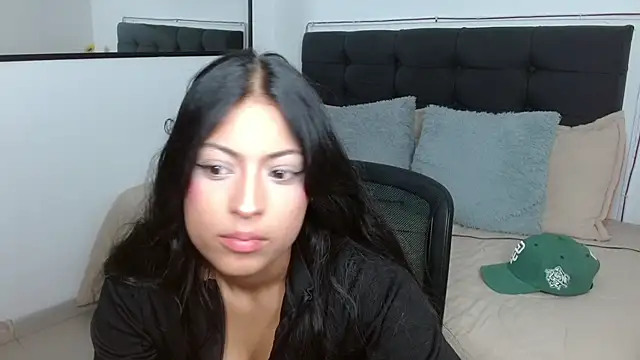 Snapshot of vaness_weet chatting on July 28, 8:34 pm vaness weet online show from July 28, 8:34 pm