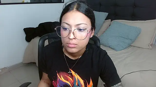 Snapshot of vaness_weet chatting on July 29, 8:51 pm vaness weet online show from July 29, 8:51 pm