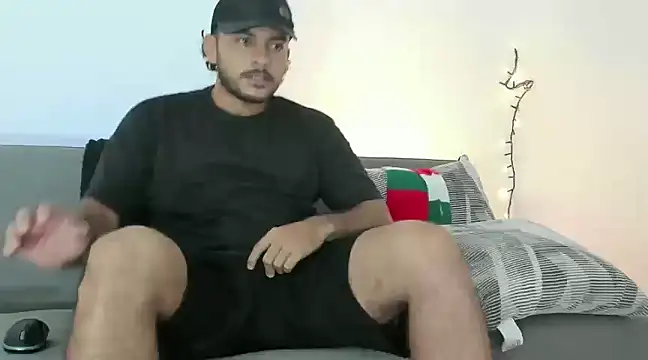 tuyo1995 online show from December 28, 7:22 pm