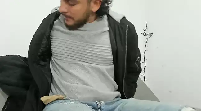 tuyo1995 online show from February 13, 8:03 pm