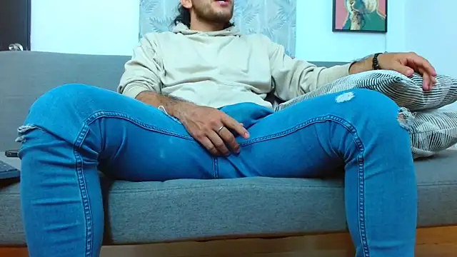 tuyo1995 online show from March 4, 6:36 pm