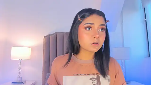 Snapshot of Emma_Torres__ chatting on December 9, 12:08 pm Emma Torres online show from December 9, 12:08 pm