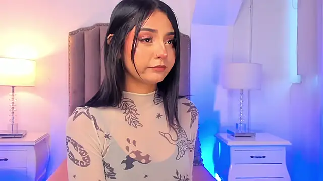 Snapshot of Emma_Torres__ chatting on December 17, 12:11 pm Emma Torres online show from December 17, 12:11 pm