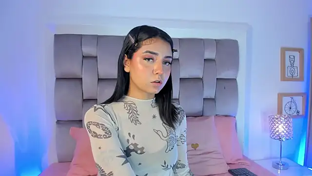 Snapshot of Emma_Torres__ chatting on December 29, 12:12 pm Emma Torres online show from December 29, 12:12 pm