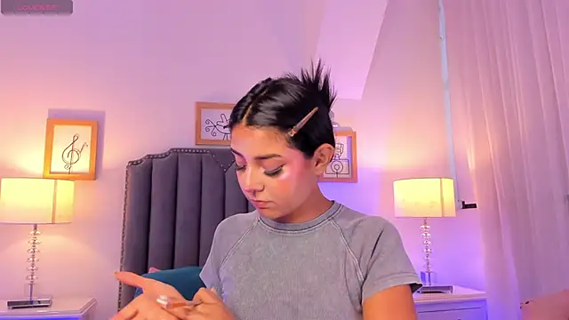 Snapshot of Emma_Torres__ chatting on January 13, 12:13 pm Emma Torres online show from January 13, 12:13 pm