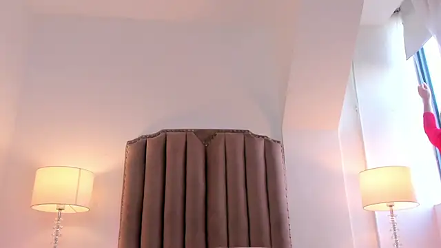 Snapshot of Emma_Torres__ chatting on March 16, 12:33 pm Emma Torres online show from March 16, 12:33 pm