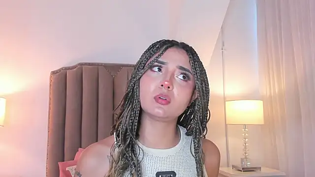 Emma Torres   online show from February 18, 12:12 pm