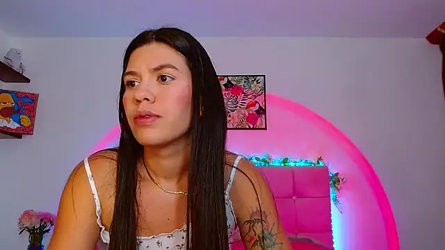 Layla Rachel online show from October 23, 10:30 pm