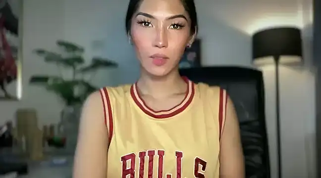 Bella Gordon online show from February 24, 2:15 pm